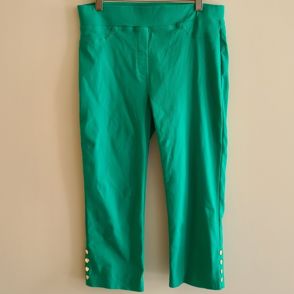 Joseph Ribkoff Pants - Joseph Ribkoff green capris size 6 retro feel